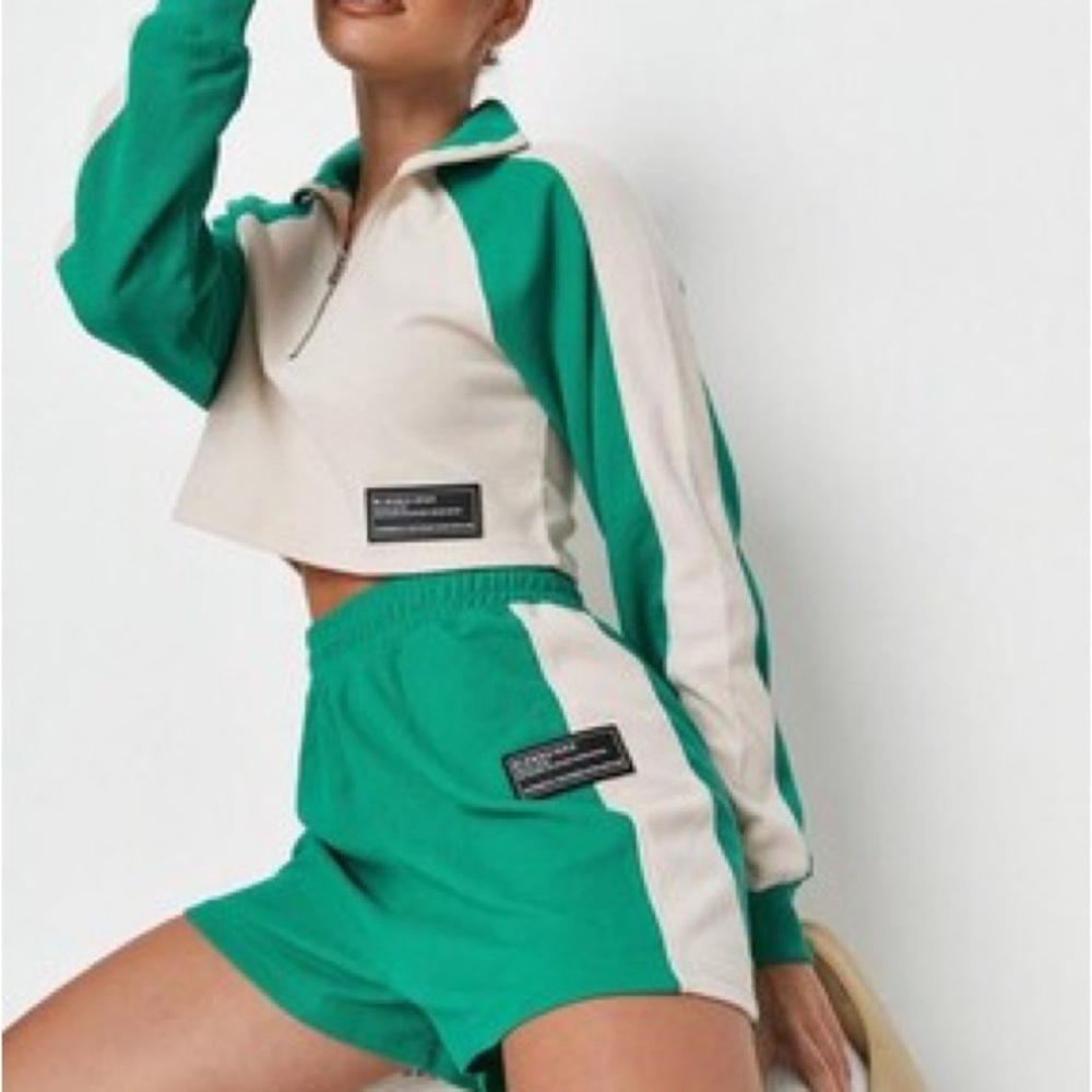 COLOUR BLOCK WAFFLE RUNNER
SHORT
GREEN